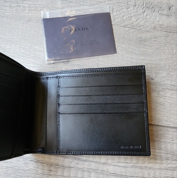 Prada Leather Wallet with COA - Picture 4 of 11